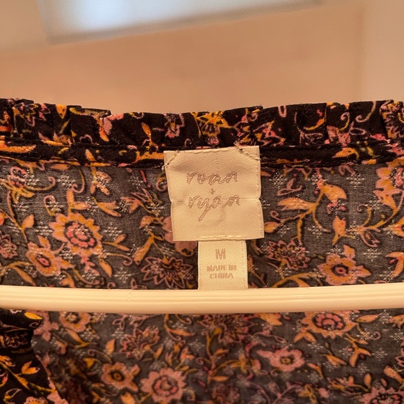 Roan and Ryan Printed Top - Picture 5 of 5